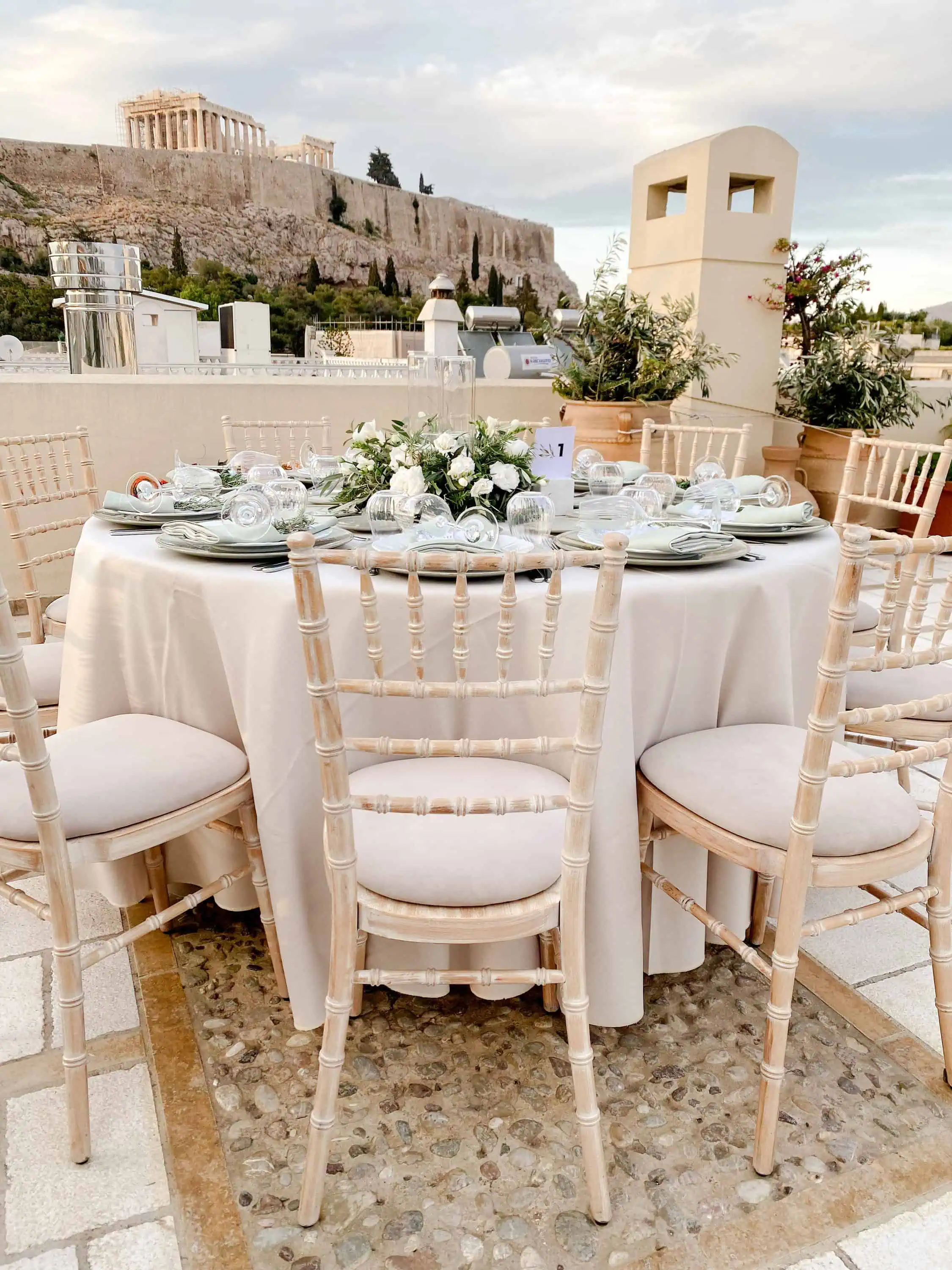 Business dinner decoration with flowers