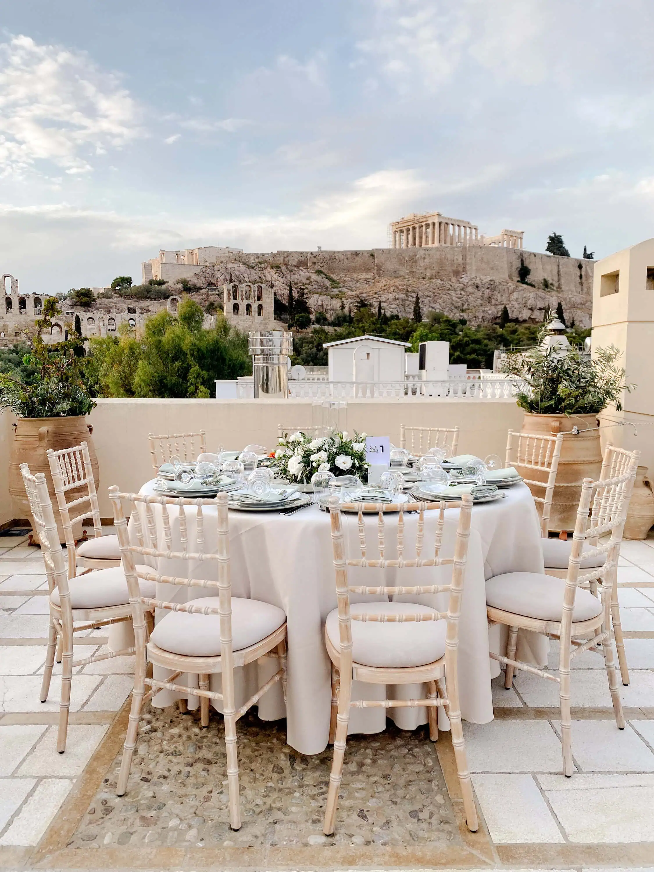 Business dinner decoration with flowers