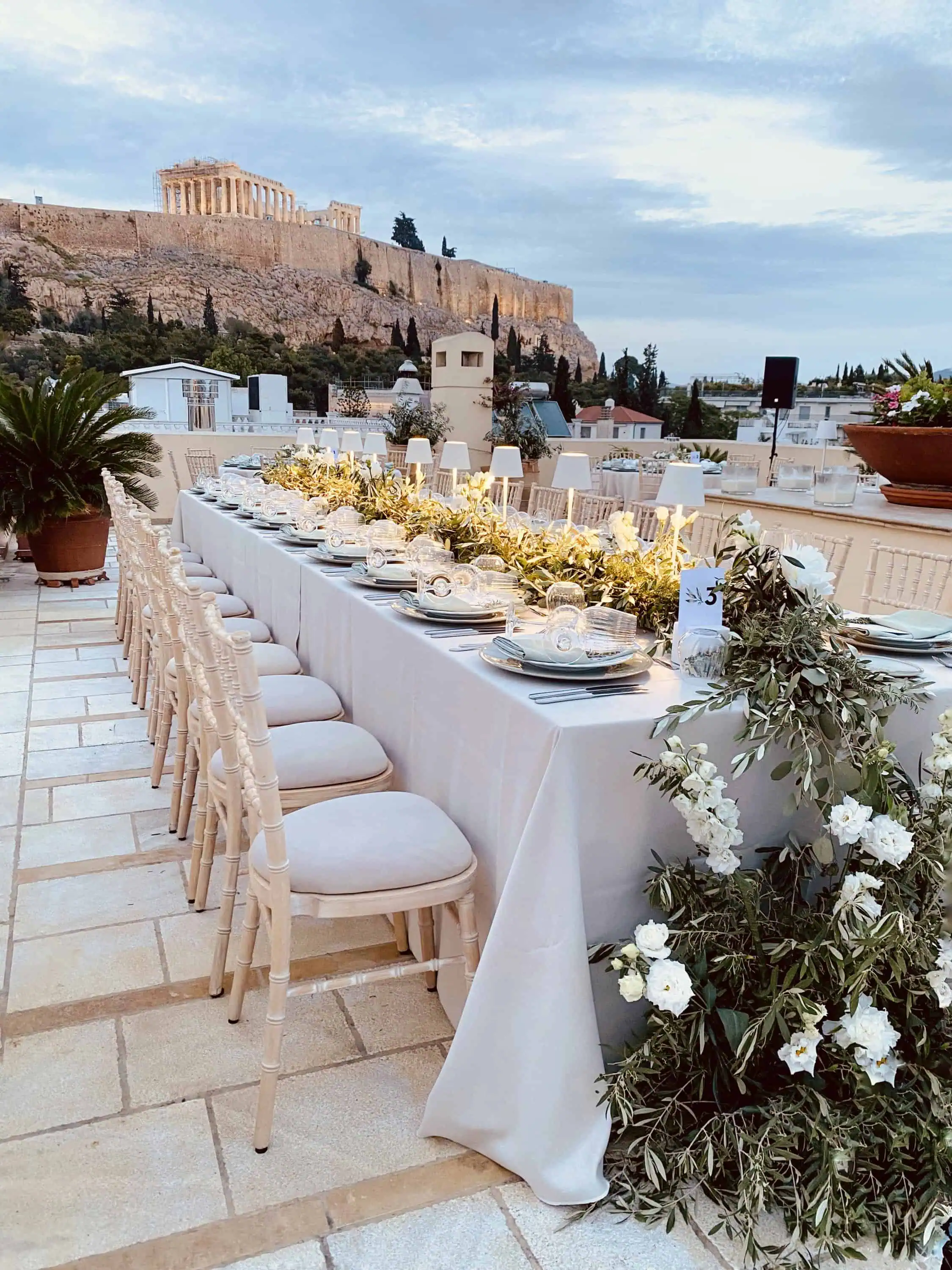 Business dinner decoration with flowers
