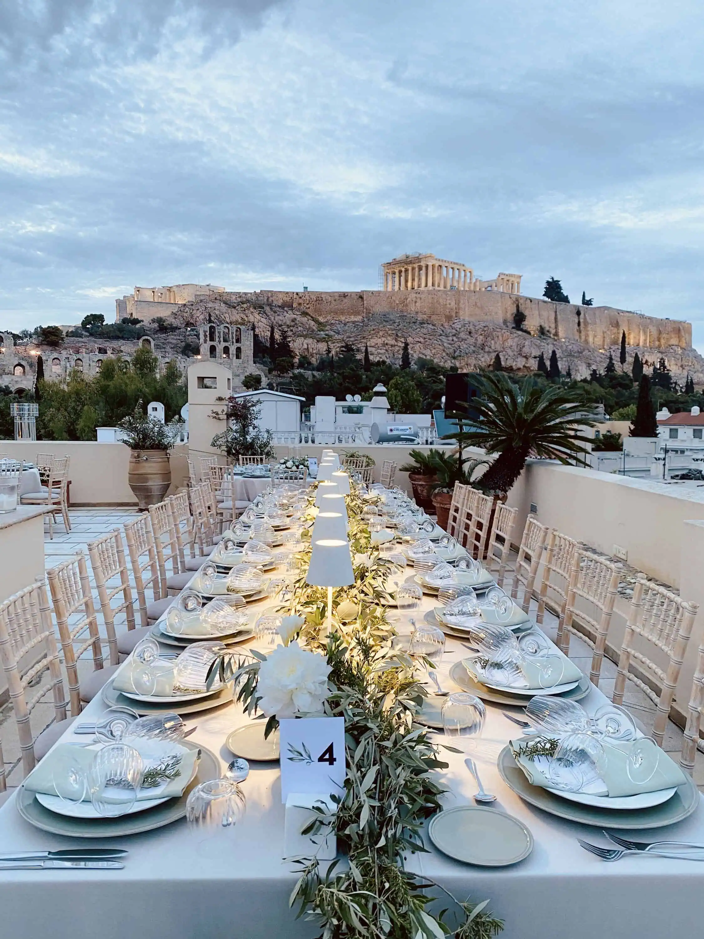 Business dinner decoration with flowers