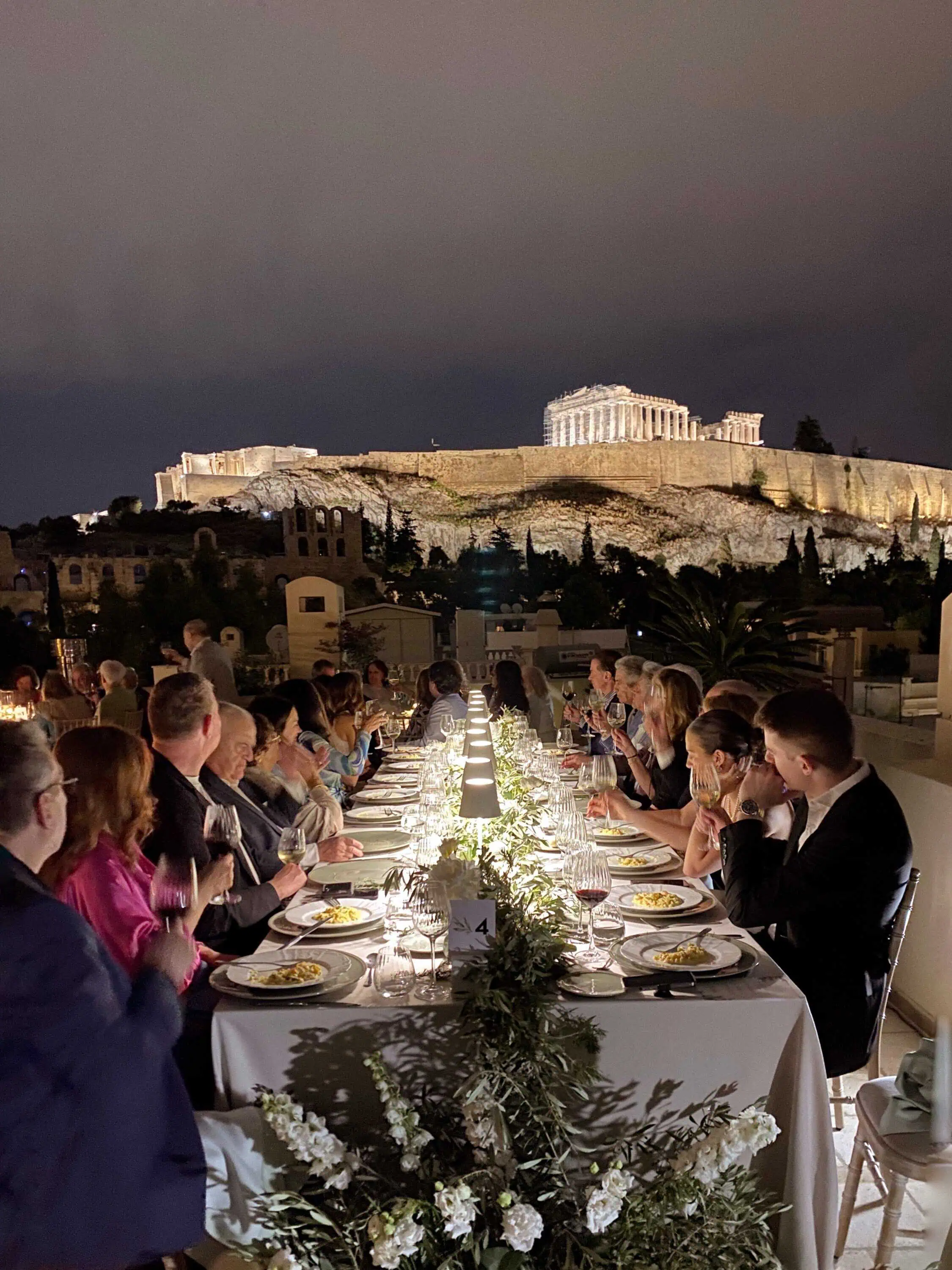 Business dinner decoration with flowers