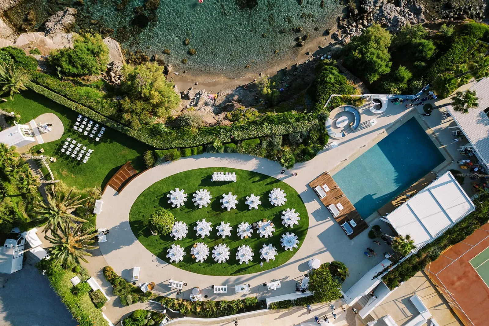 Marriage with the timeless beauty of the Greek element